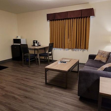 Woodland Inn Meadow Lake Extérieur photo