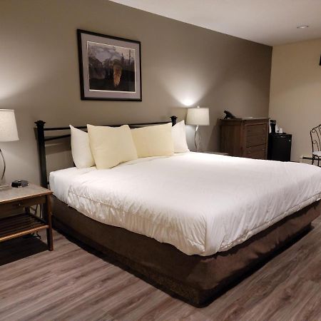 Woodland Inn Meadow Lake Extérieur photo