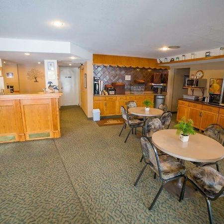 Woodland Inn Meadow Lake Extérieur photo