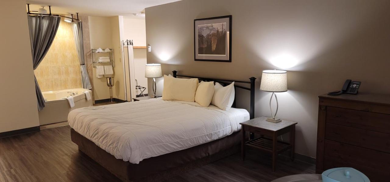 Woodland Inn Meadow Lake Extérieur photo