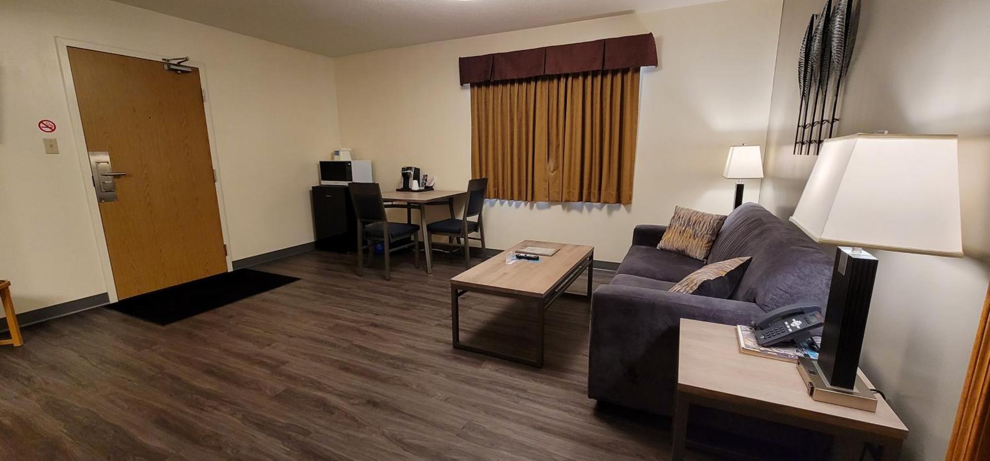 Woodland Inn Meadow Lake Extérieur photo