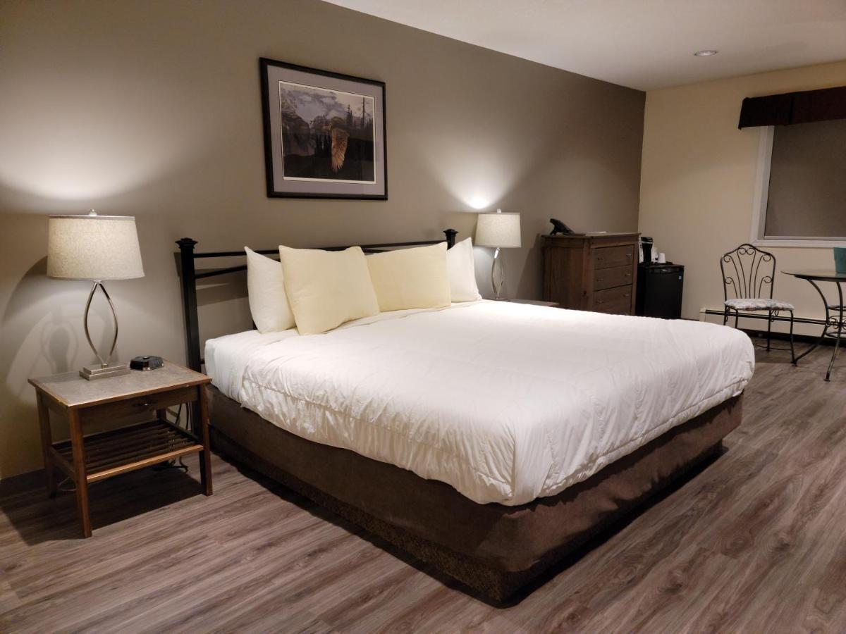 Woodland Inn Meadow Lake Extérieur photo