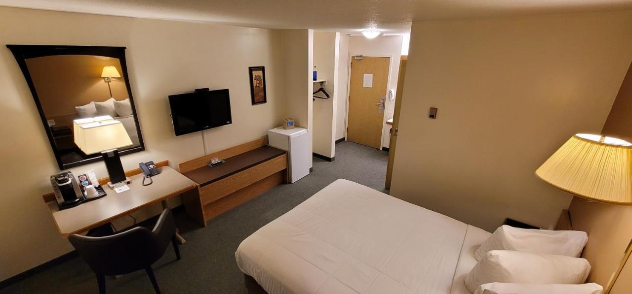 Woodland Inn Meadow Lake Extérieur photo