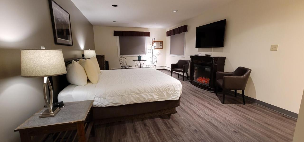 Woodland Inn Meadow Lake Extérieur photo