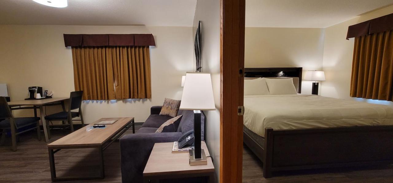 Woodland Inn Meadow Lake Extérieur photo