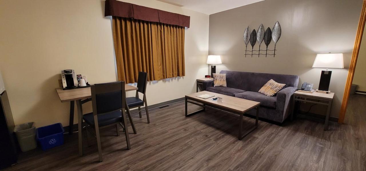 Woodland Inn Meadow Lake Extérieur photo