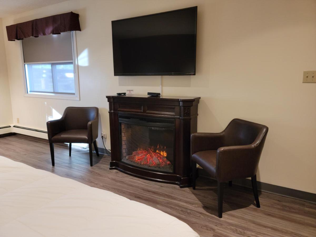 Woodland Inn Meadow Lake Extérieur photo