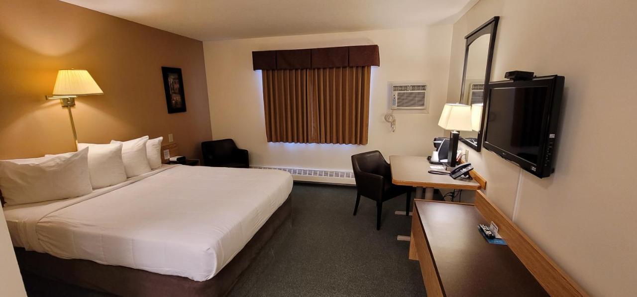 Woodland Inn Meadow Lake Extérieur photo
