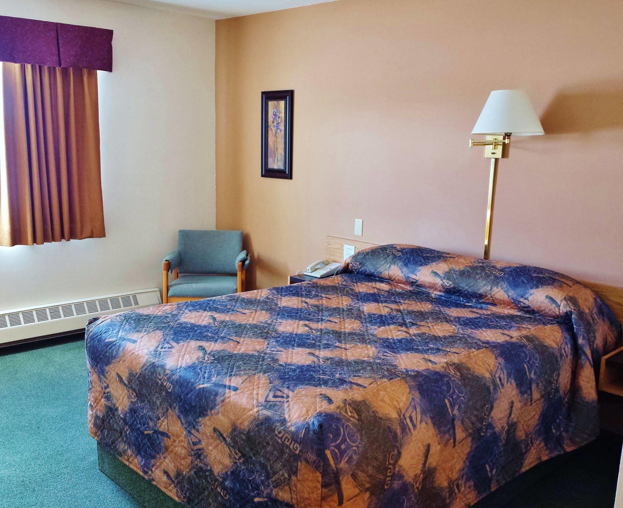 Woodland Inn Meadow Lake Extérieur photo