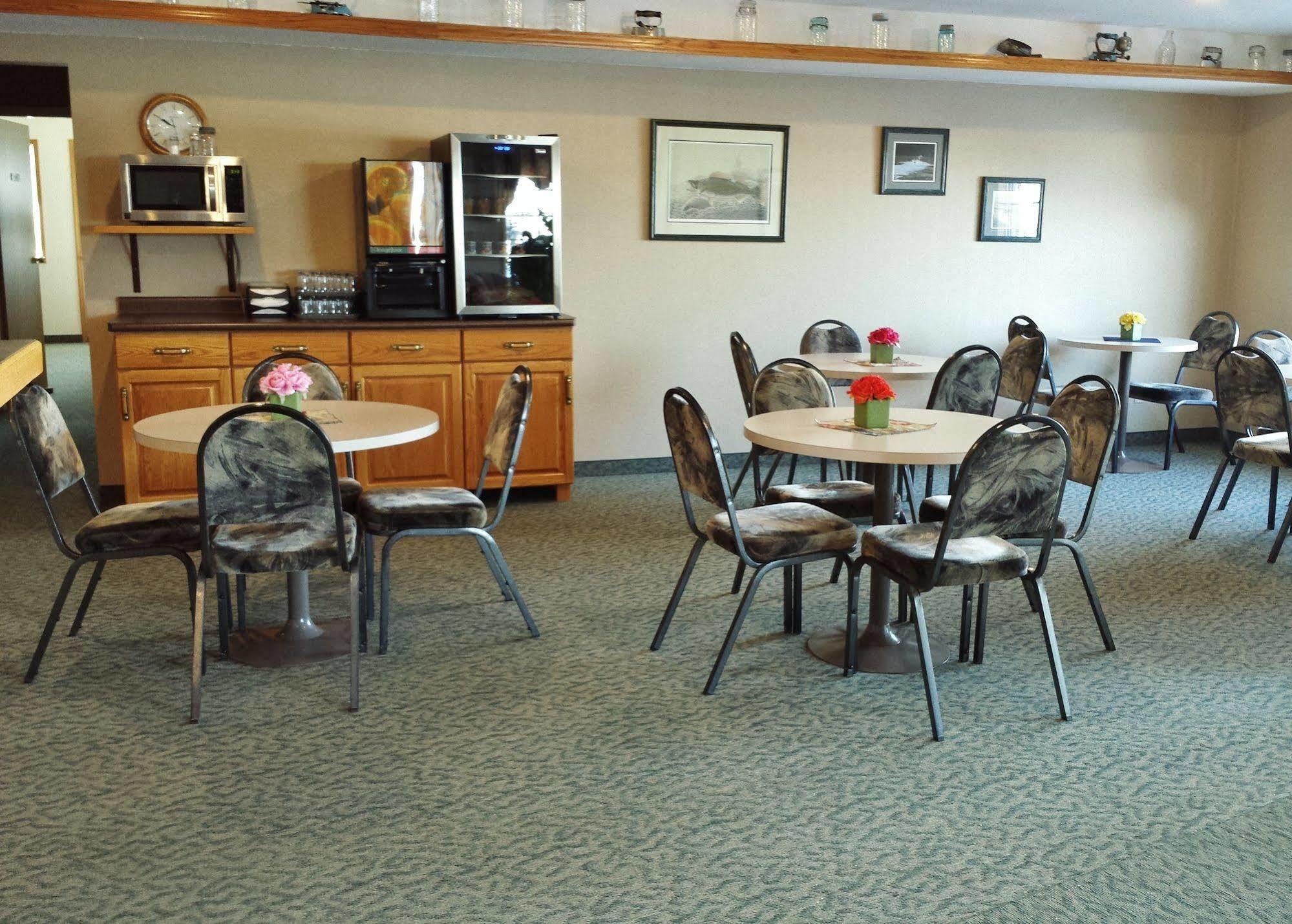 Woodland Inn Meadow Lake Extérieur photo