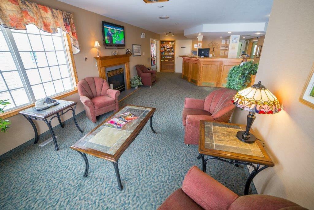 Woodland Inn Meadow Lake Extérieur photo