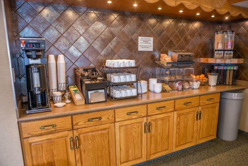 Woodland Inn Meadow Lake Extérieur photo